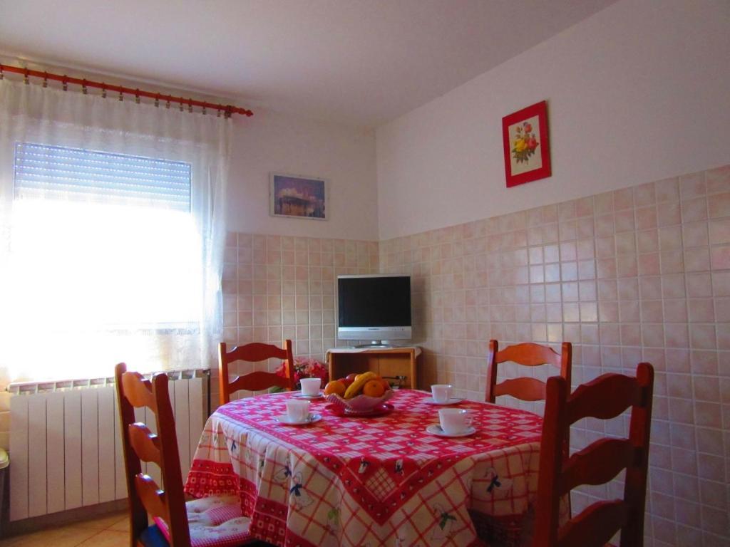 Appartamento In With Terrace, Air Conditioning, Wifi, Washing Machine 633-1 Pola
